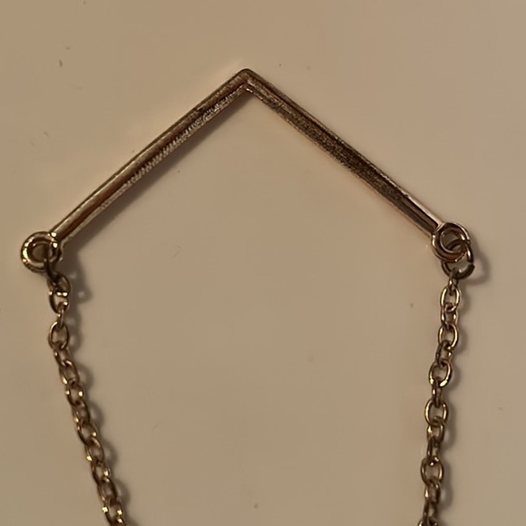 "V" Style 💥Fashion Necklace - Picture 5 of 6